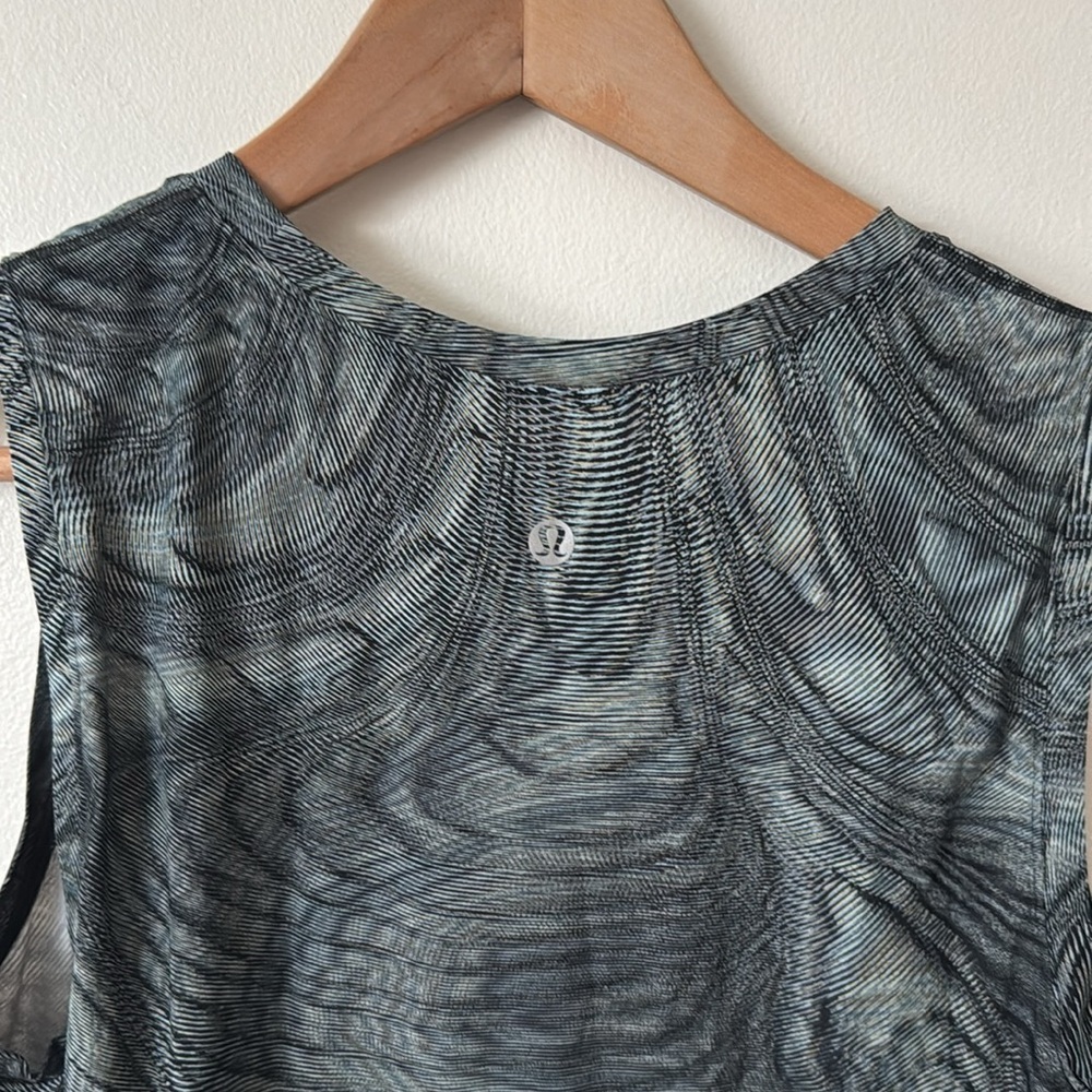 Lululemon 10 High Neck Split Hem Run Tank in Dimensional Icing Blue Multi - Picture 7 of 8